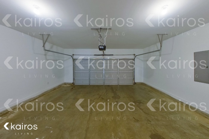 Building Photo - 8022 Shadesbrook Dr