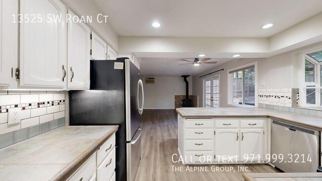 Building Photo - 13525 SW Roan Ct