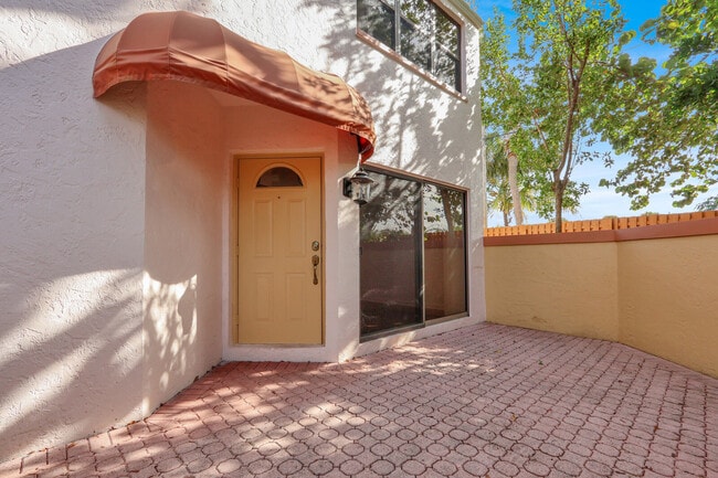 Building Photo - 52 Uno Lago Dr