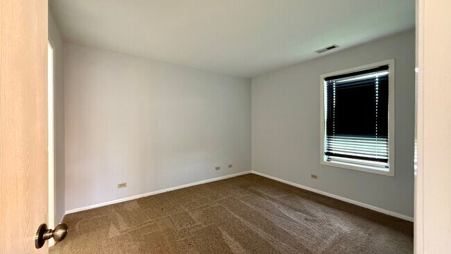 Building Photo - 1501 Raymond Dr