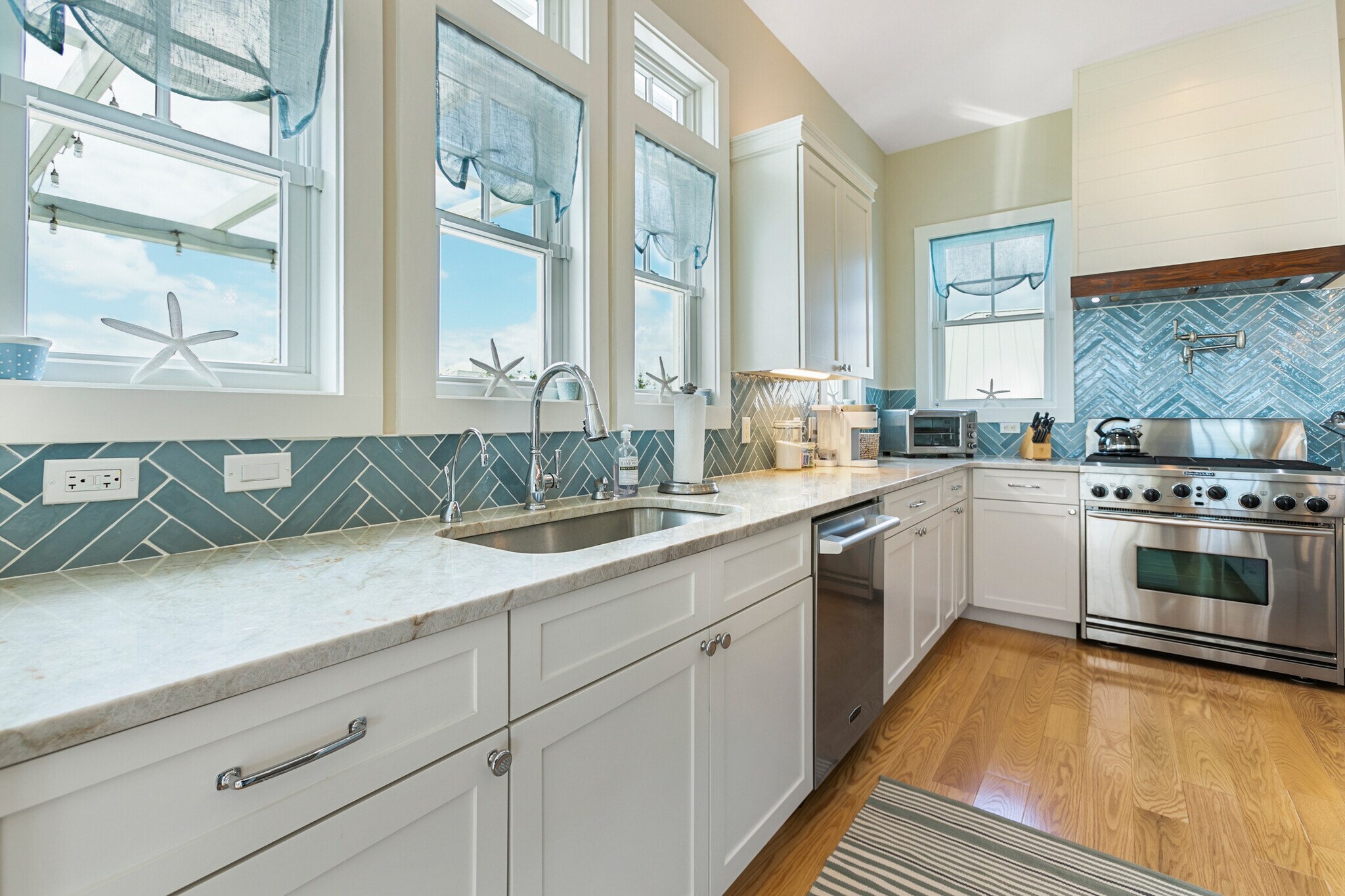Building Photo - 681 Ocean Palm Way