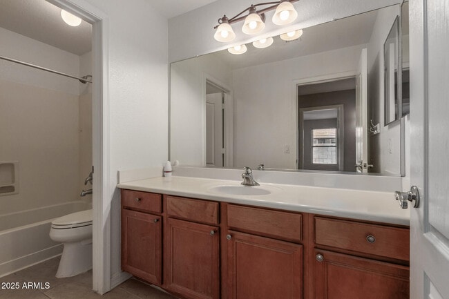 Building Photo - 3888 E Bancroft Ct