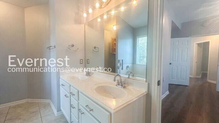 Building Photo - 1136 Emmitt Run