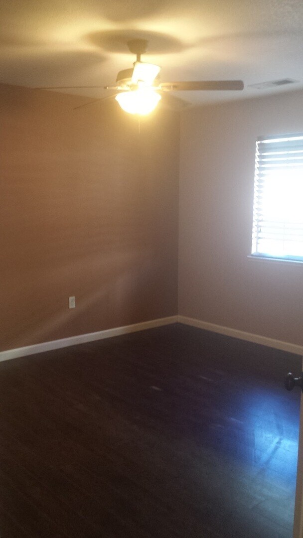 Building Photo - Roomy 4 bedroom house in Waterford