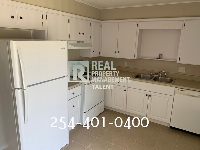 Building Photo - 2214 Saulsbury Dr