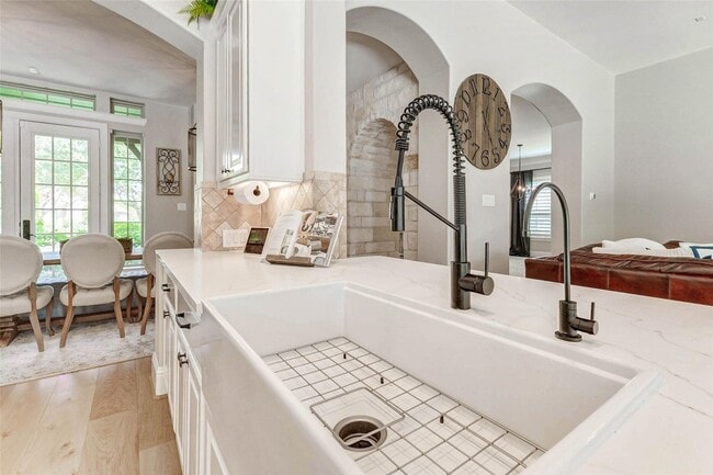 Building Photo - 5323 Lake Hill Farm Way