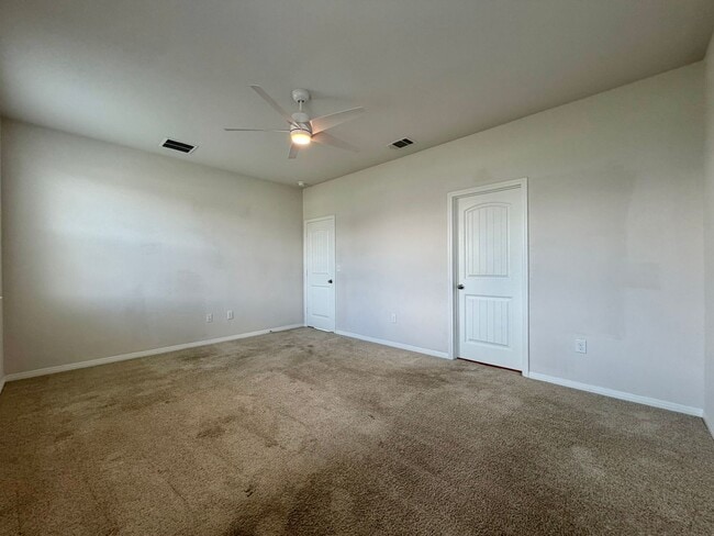 Building Photo - 904 Vogel Dr