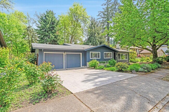 Building Photo - Spacious, well-cared for 4-bdrm/3-bath split-level—Family/laundry rooms, backyard, garage