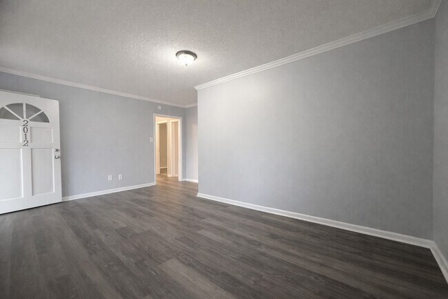 Building Photo - 2012 Enolam Blvd SE