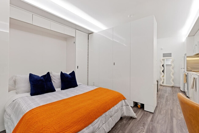 Building Photo - 12607 Larchmere Blvd