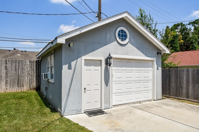 Building Photo - 2026 Portsmouth St