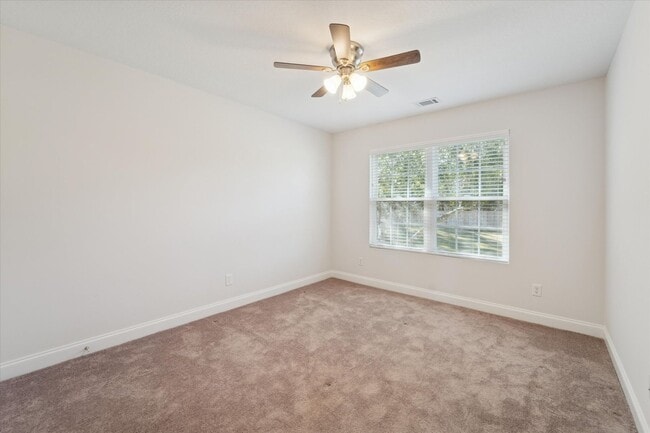 Building Photo - AVAILABLE NOW! (Pet Friendly)