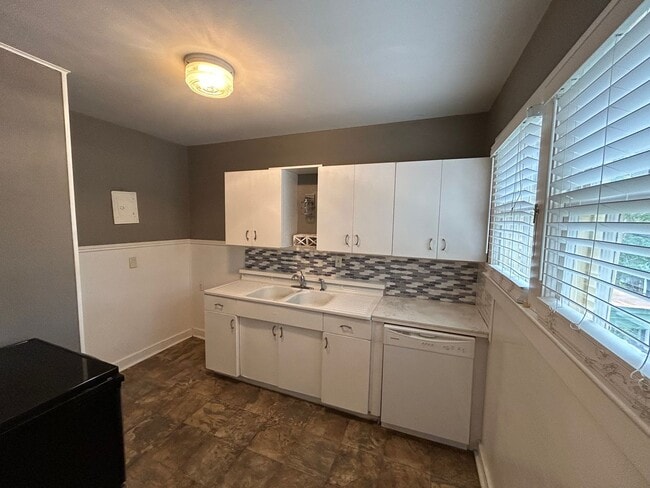 Building Photo - Highly sought after Monticello Unit Coming in April!