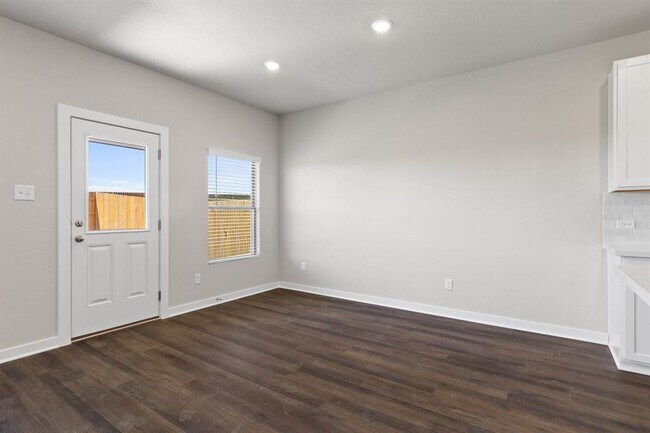 Building Photo - 244 Little Grn Trl