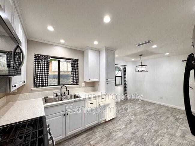 Building Photo - 27776 Spring Meadow Ct