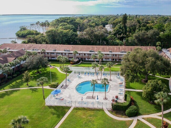 Building Photo - 650 Pinellas Point Dr S