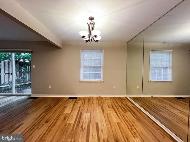Building Photo - 10863 Bucknell Dr