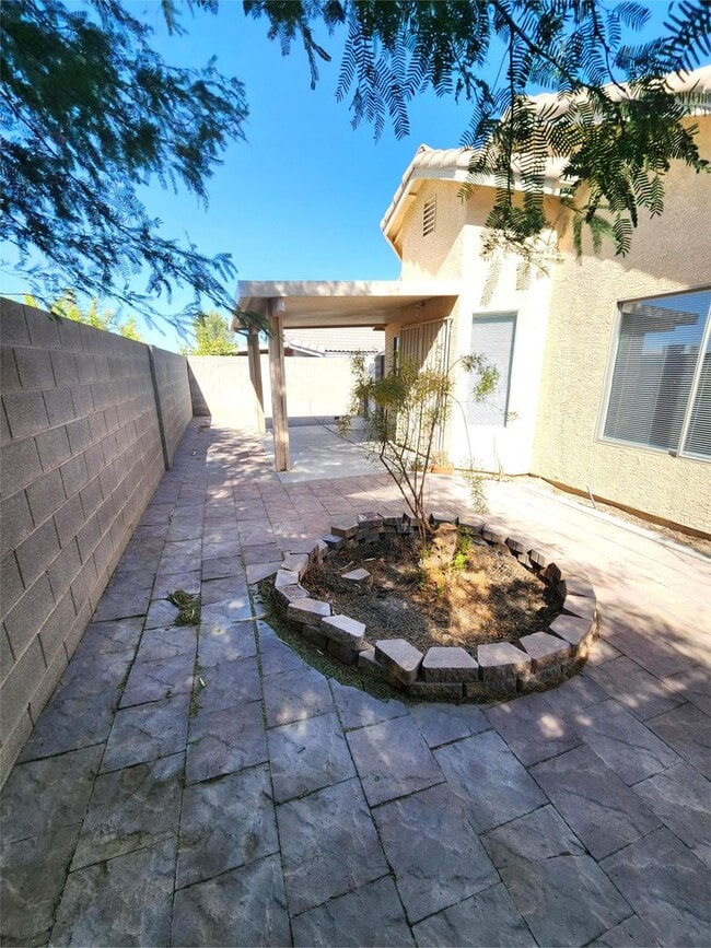 Building Photo - Single-Story Home with 2-Car Garage in Cul...