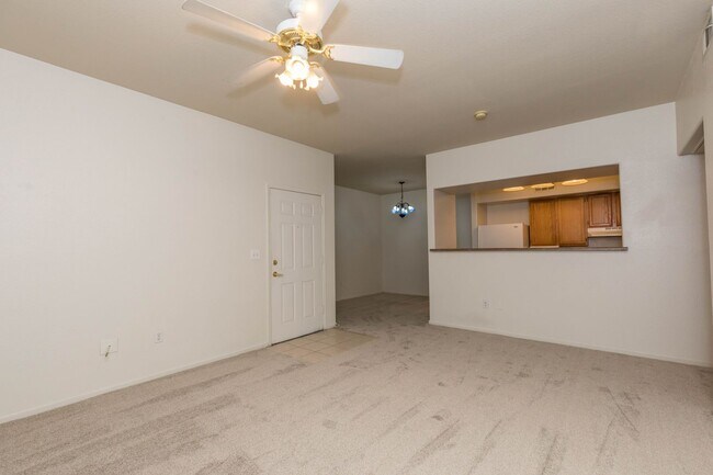 Building Photo - Lovely 1 Bedroom Condo For Rent