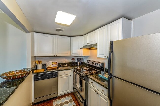 Building Photo - 955 Spring St NW