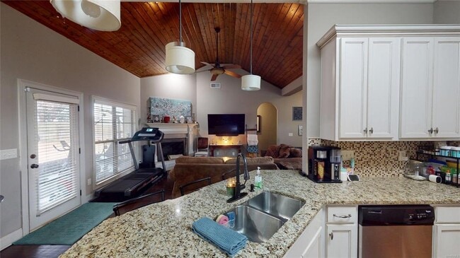 Building Photo - 150 Village Ct