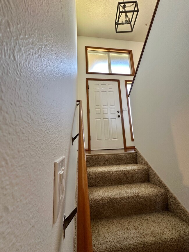 Building Photo - 7460 SW Elmwood St