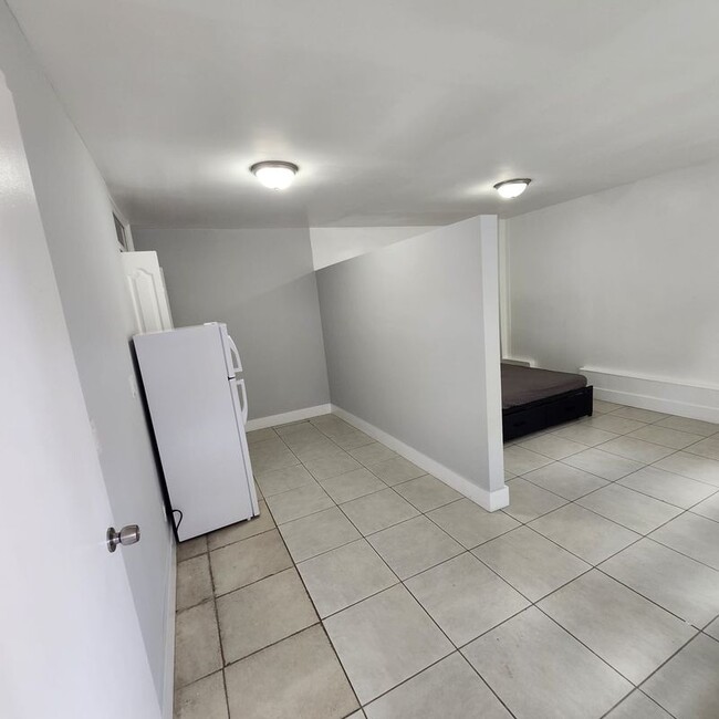 Building Photo - 948 SW 49th Terrace