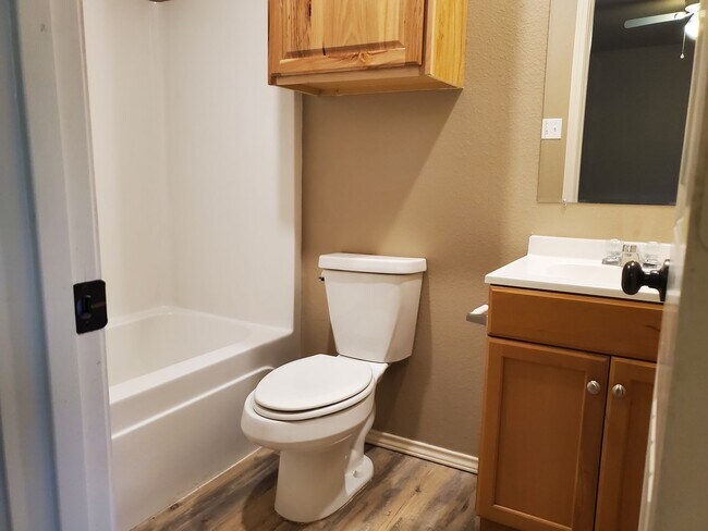 Building Photo - MOVE-IN SPECIAL! Great 3/2/1 in North Central Lubbock