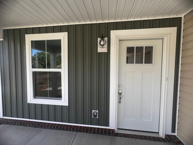 Building Photo - 204 Samson Trl