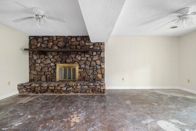 Building Photo - 517 Bramblewood Dr