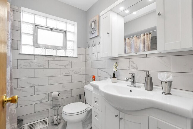 Building Photo - 6059 W 64th St