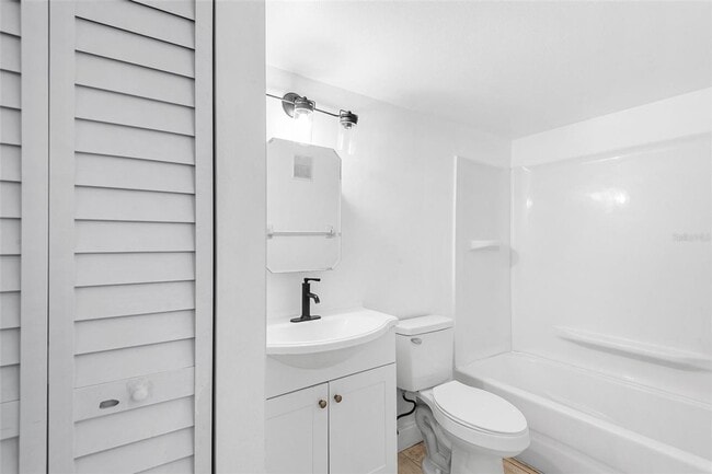 Building Photo - ST PETE APARTMENT FOR RENT!!