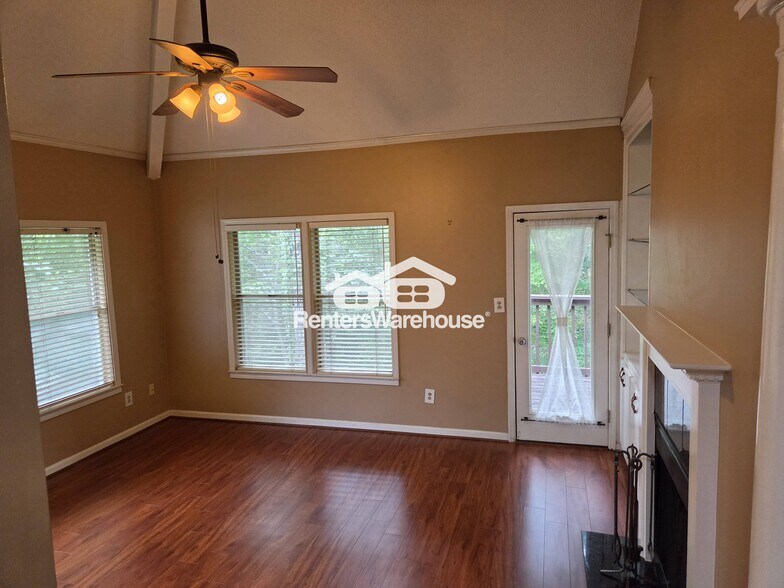 Building Photo - 203 Ivy Green Ln SE
