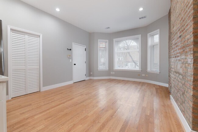 Building Photo - 1303 W Flournoy St