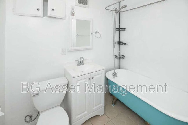 Building Photo - 3027 Yolo Ave