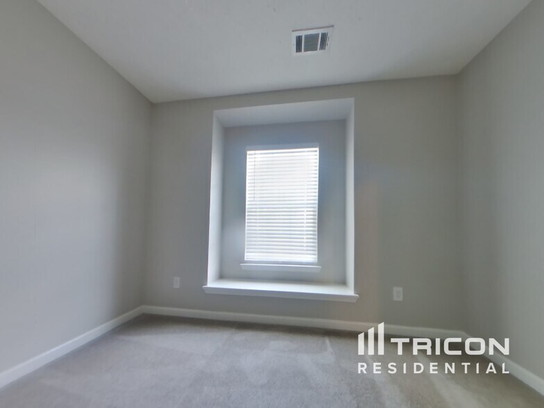 Building Photo - 107 Silver Bow Ln