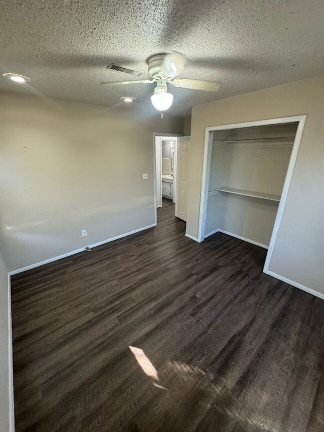 Building Photo - NEWLY REMOLDED 2 BED HOME LOCATED OFF OF GRAND Ready for move in!!!