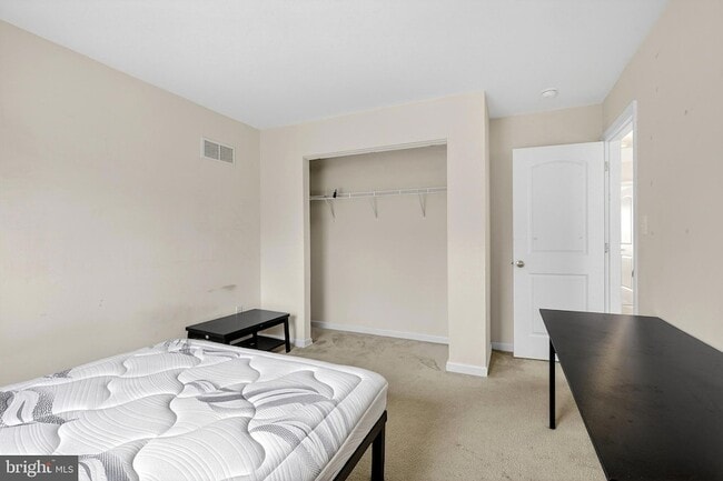 Building Photo - 48 Munro Rd