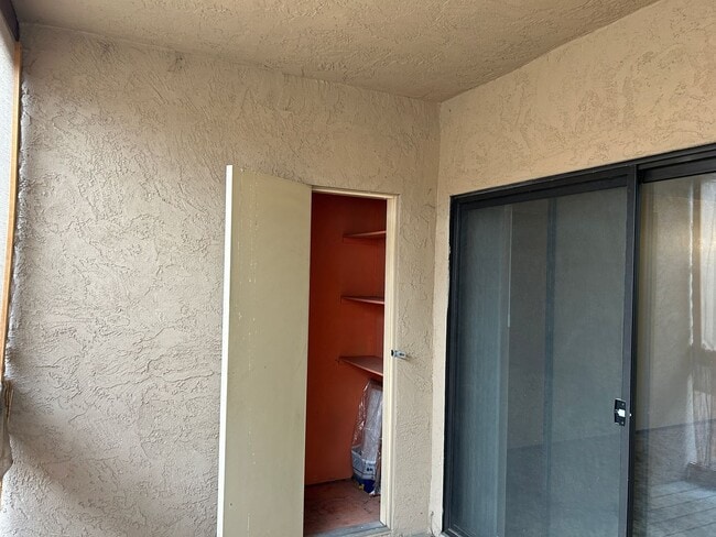 Building Photo - **3RD FLOOR CONDO NEAR VIRIGINA LAKE - LAK...