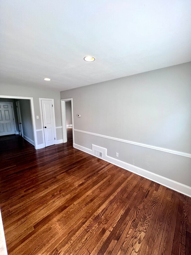 Building Photo - Stunning Three Bedroom on Patterson Ave! A...