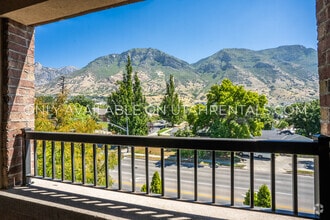 Building Photo - 884 E 700 N