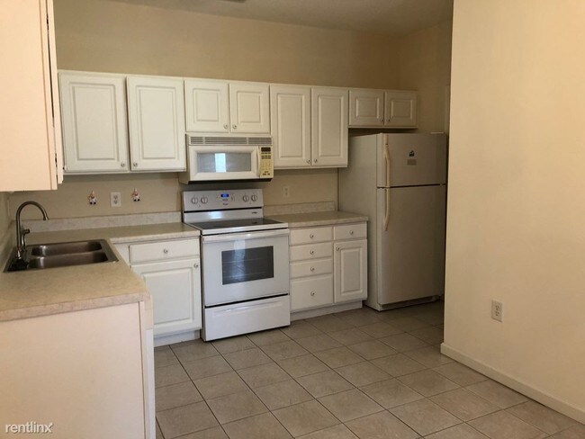 Building Photo - 1 br, 1.5 bath House - Avera Place Condomi...