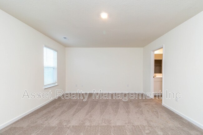 Building Photo - 2076 Southwood Cir