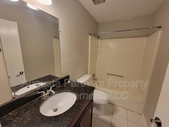 Building Photo - 2612 Fox Ct