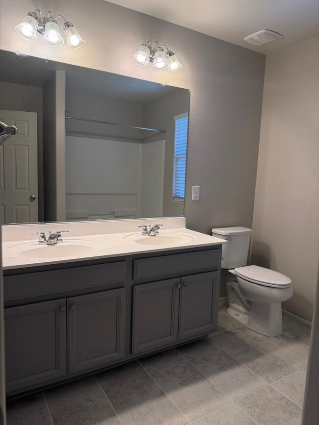 Building Photo - 1132 S Amulet