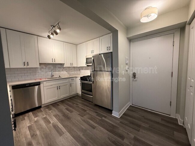 Building Photo - 800 Graceland Ave