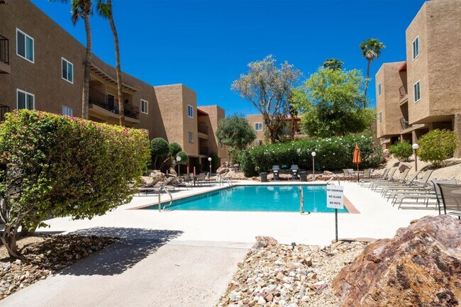 Building Photo - 2 Bedroom - 2 Bath Condo