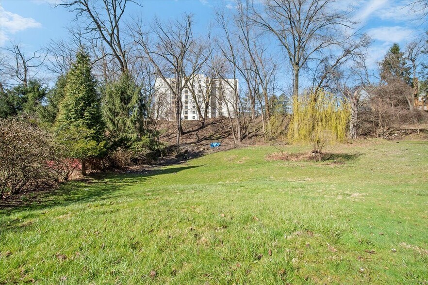 Building Photo - 3555 McClure Ave