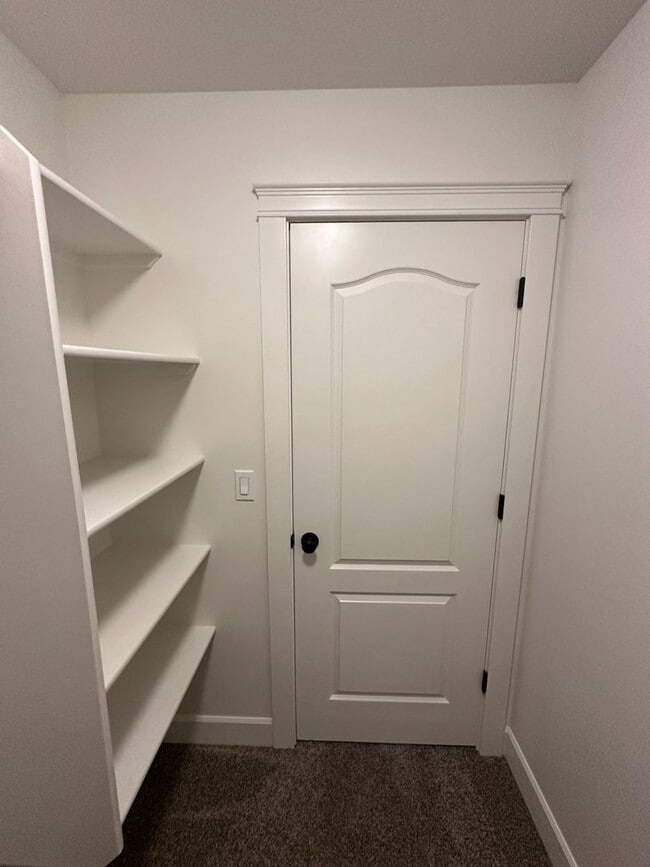 Building Photo - 6585 Beverly Hills Cir