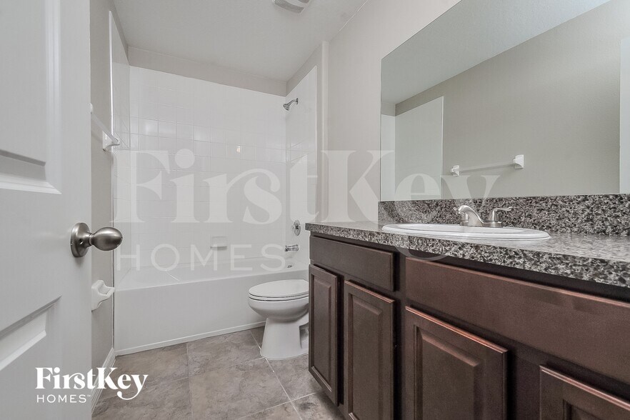 Building Photo - 10237 Carloway Hills Dr
